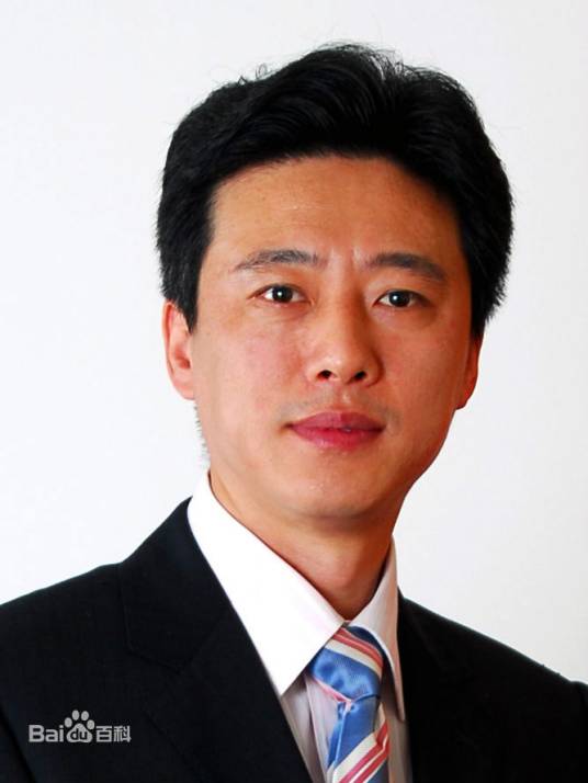 李冰（中国硬笔书法协会副主席兼秘书长，辽宁省硬笔书法家协会终身名誉会长）