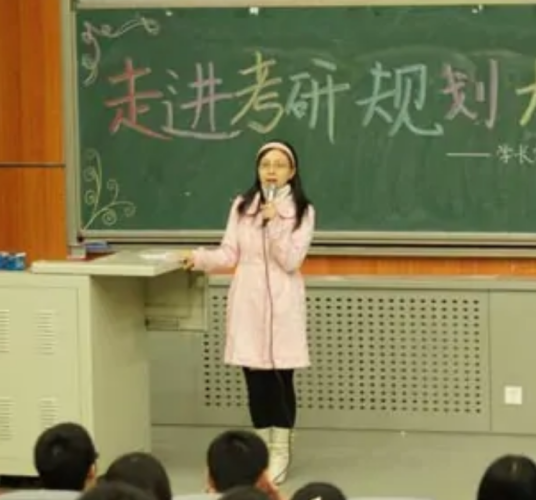 王春华（上海大学通信学院教授）