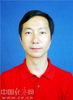 王占军(神农架林区人大常委会秘书长、党组成员,教育科技文化卫生工作委员会主任)