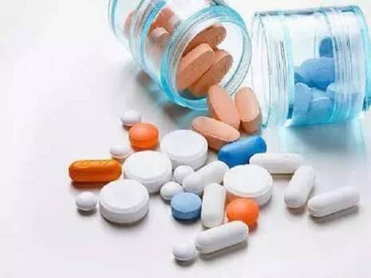 抗生素（由某些微生物产生的、能抑制微生物和其他细胞增殖的物质）