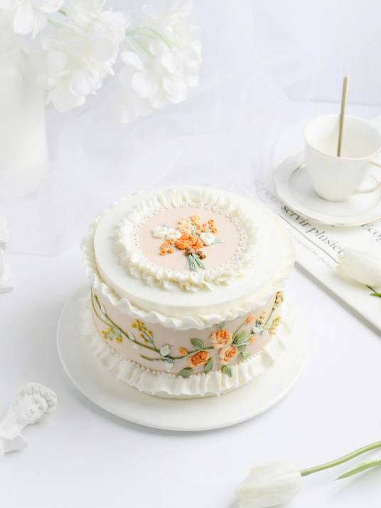 蛋糕（用鸡蛋、白糖、小麦粉为主料制作的甜点）