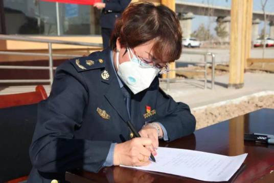 陈燕（宁夏交投高速公路公司中卫收费站站长）