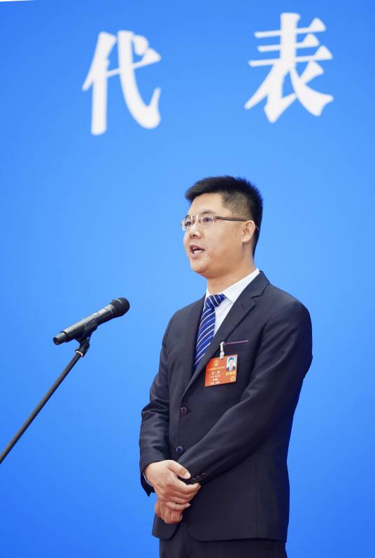 李君（第十四届全国人大代表，四川省广元市苍溪县白驿镇岫云村党支部书记、村委会主任）
