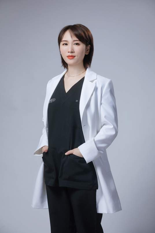 郭芳（长沙爱思特非手术中心主任）