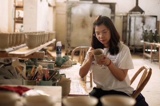 周颖（非物质文化遗产青瓷烧制技艺代表性传承人）