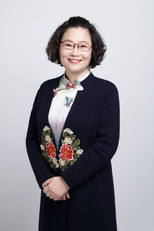 王芳（前杭幼师附属幼儿园园长）