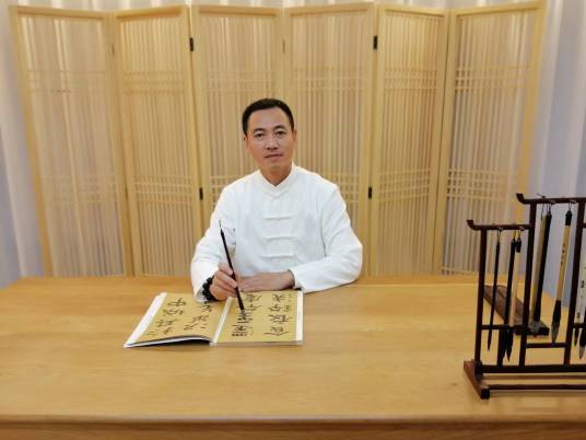 于鹏（墨品轩书画院院长）