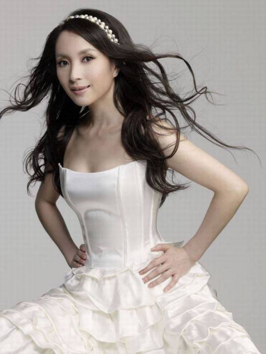 汤灿（中国内地女歌唱家、影视演员）