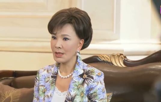 何莉（都市时尚情感剧《真爱之百万新娘》,《百万新娘之爱无悔》中的女配角）