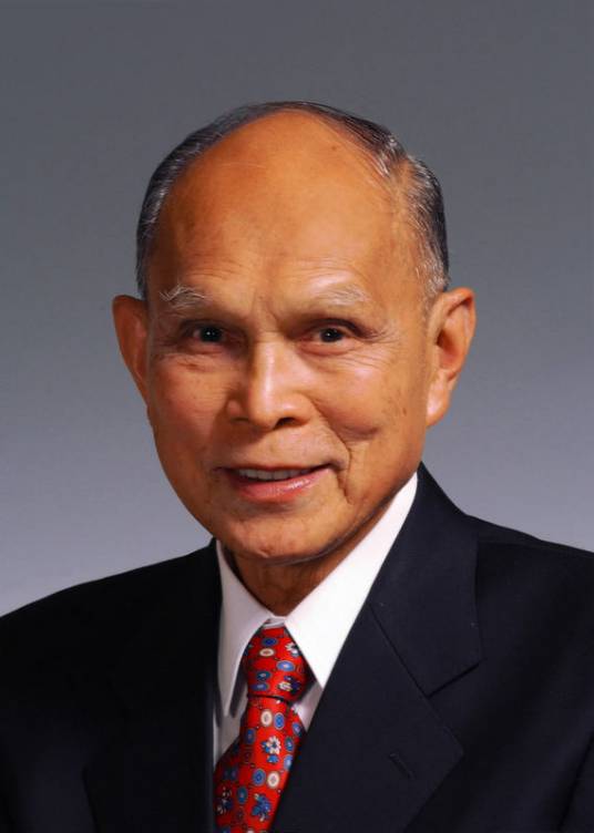 霍英东（著名爱国人士、香港知名实业家，全国政协原副主席）