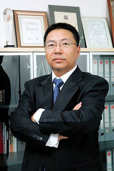 张书新（报社编辑）