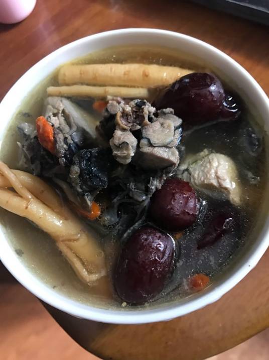 黄芪当归炖乌鸡