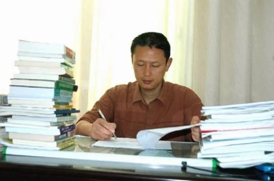 周军(云和县教师进修学校校长)