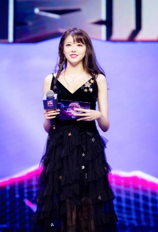 骆歆（英雄联盟职业联赛主持人）