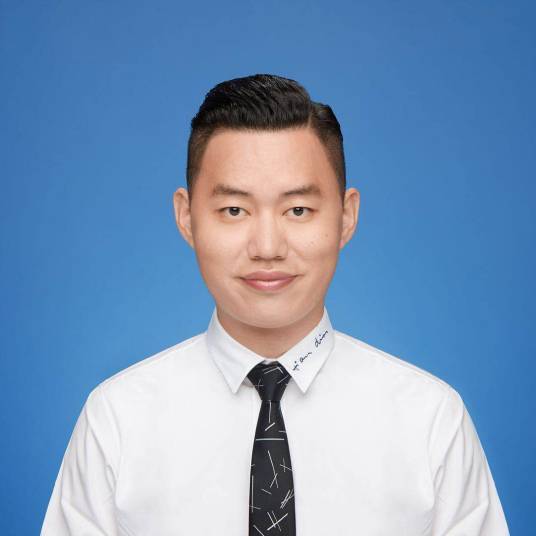 何静（英国利物浦大学博士）