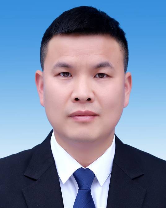 刘长青（湖北省咸宁市通城县人民政府党组成员、副县长）