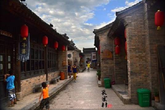 袁家村（云南省曲靖市会泽县迤车镇袁家村）