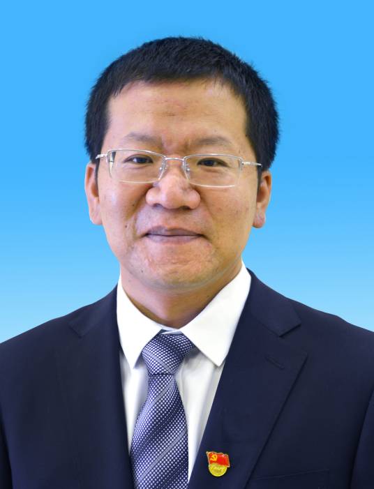 胡强（达茂旗发展和改革委员会主任、旗委办公室副主任（主持工作）、一级主任科员）