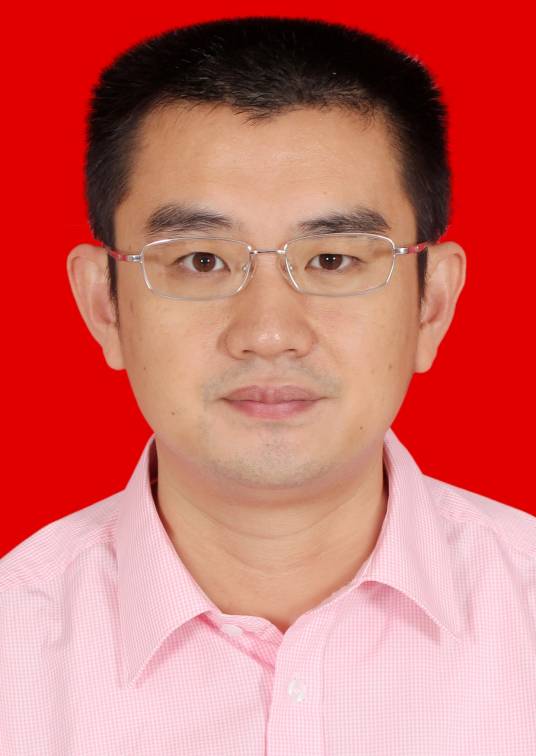 钟明（梅州市人民防空办公室党组成员、副主任）