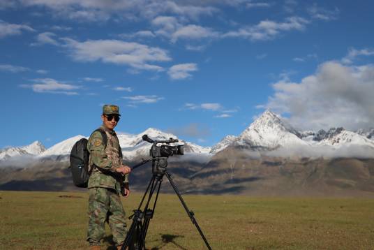 凤鸣（90后军旅诗人）