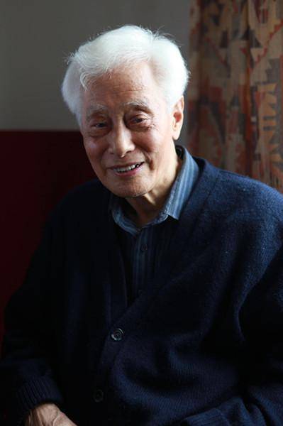 郝运(中国作家协会会员、文学翻译家)