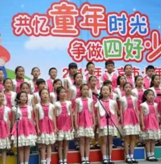 我们的田野(北京市少年宫合唱团演唱歌曲)