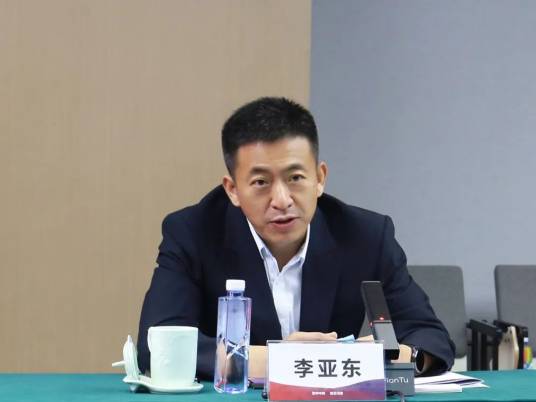 李亚东(豫信电子科技集团有限公司党委书记、董事长)