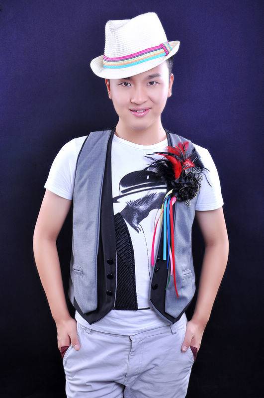 罗志（旅游美食节目主持人）