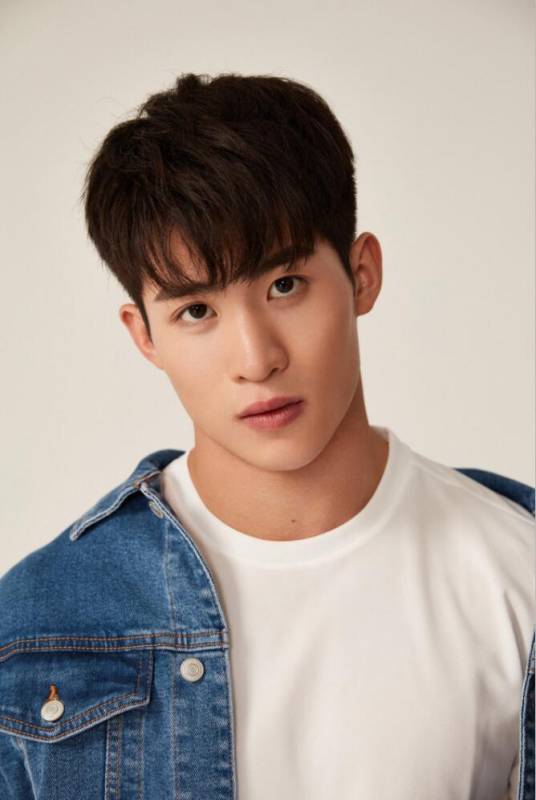 张峰(中国内地男演员、《超新星运动会》武术冠军)