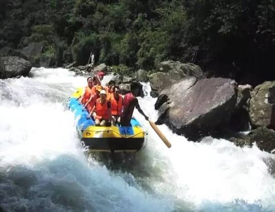 龙胜龙脊峡漂流景区