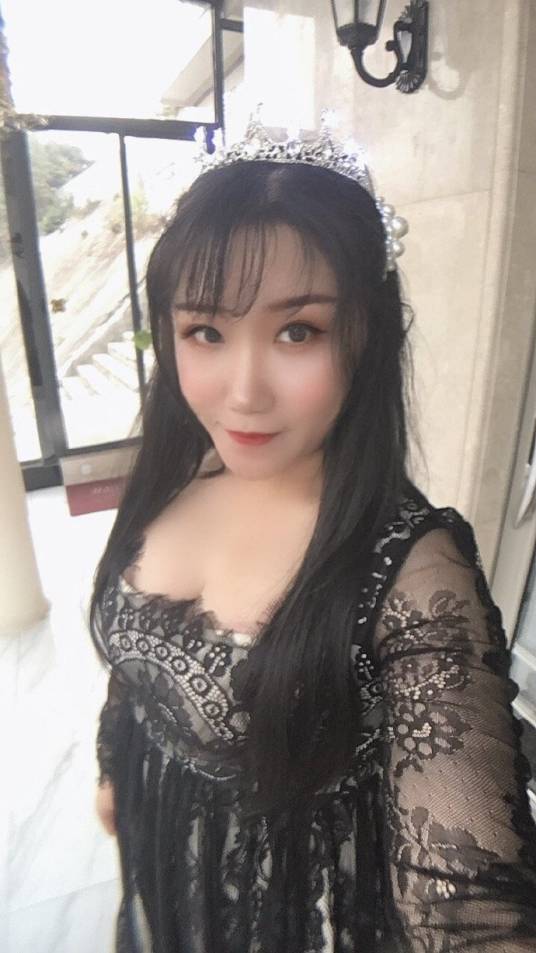 梁娜(贵州简单爱饰品批发商行总经理)