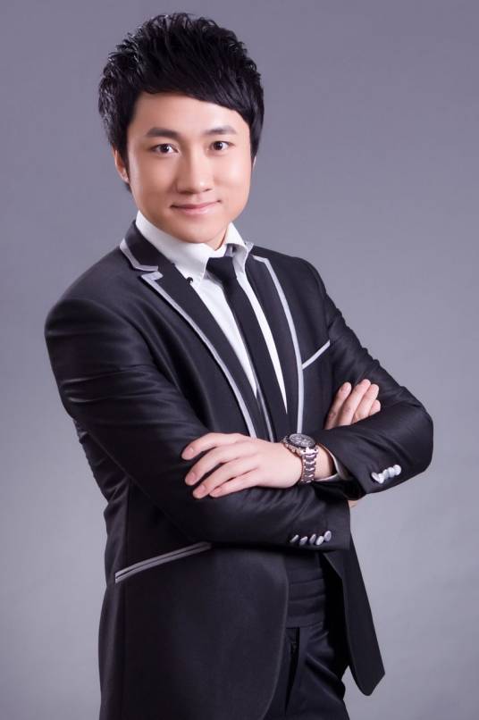 李谦(财经主持人、能源研究员)