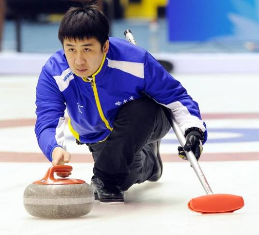 张志鹏（中国冰壶运动员）