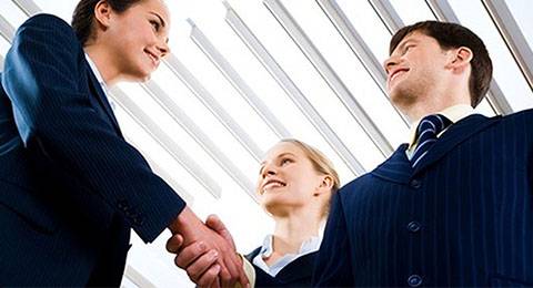 首因效应（交往双方形成的第一次印象对今后交往关系的影响）