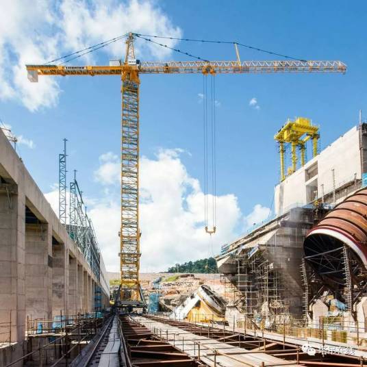 轨道式塔式起重机