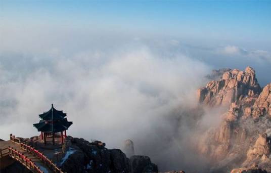 巨峰(山东省青岛市崂山景区的主峰)