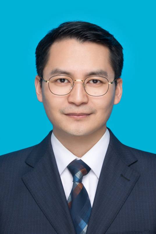 万隆(重庆市铜梁区委副书记,区政府党组书记、区长)