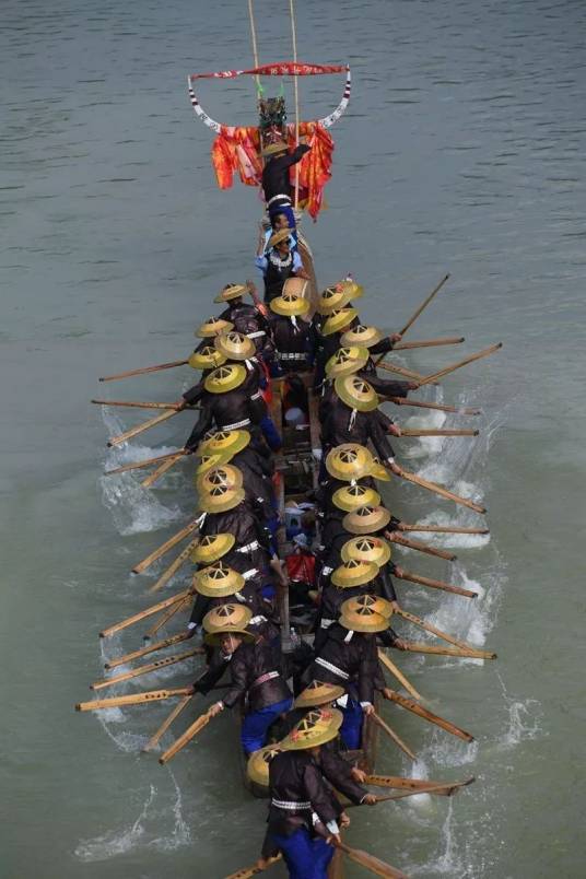 苗族独木龙舟节