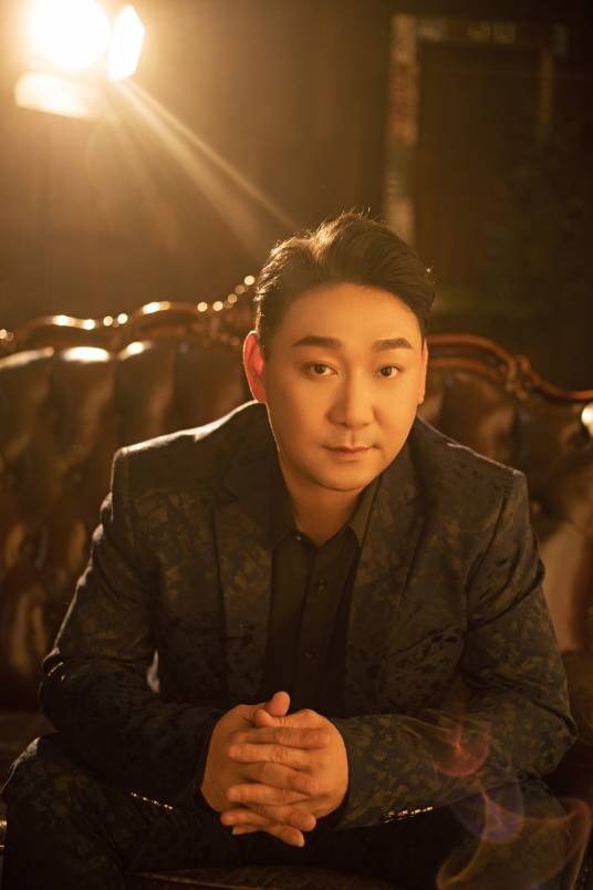 薛峰(中国内地军旅男歌手、演员、导演)