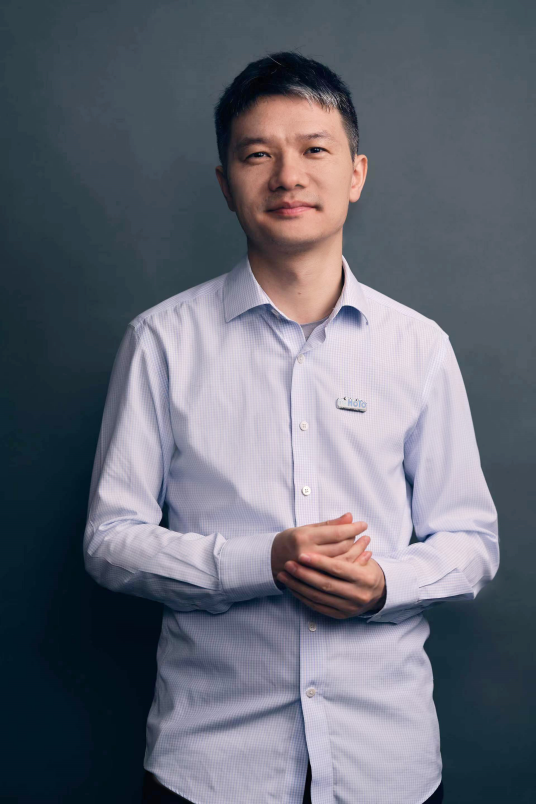 刘伟（米哈游联合创始人、董事长、总裁，上海市总商会兼职副会长）