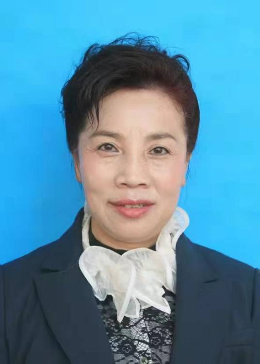 王晓英(成都个体私营经济协会化妆品行业分会秘书长)