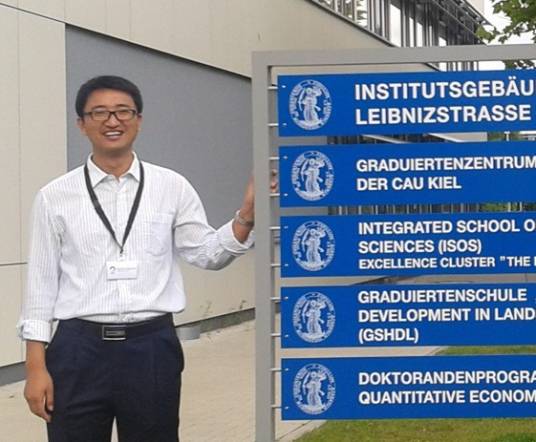 杨金龙(上海海洋大学国际交流处(留学生工作办公室)处长、港澳台事务办公室主任,水产与生命学院生物系教授)