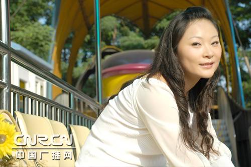 何方（中央人民广播电台主持人）