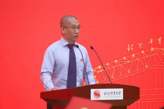 李卫（北京体育大学教授，博士生导师，冬、夏两季奥运会“双奥冠军”教练）