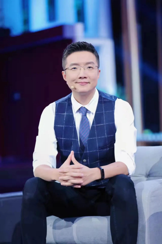 王冠(中央广播电视总台央广经济之声制作人、主持人)