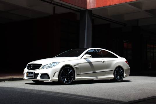 奔驰E级双门轿跑车