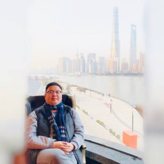 马俊(上海中侨职业技术学院董事、党委宣传部长)