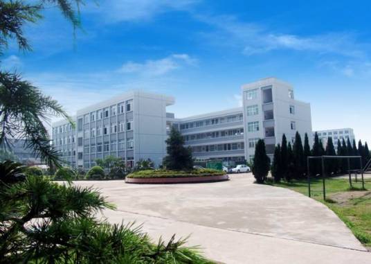 泾川县飞云镇中学