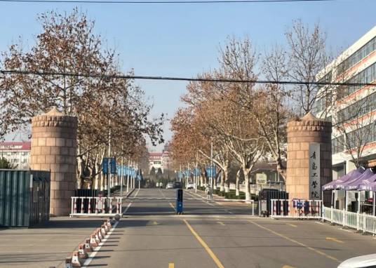 青岛工学院（1952年至1956年设立的高等工业专门学院）