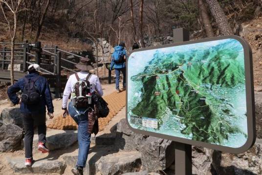 北岳山(韩国首尔青瓦台背后的北岳山)